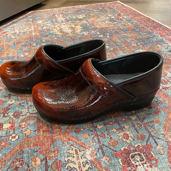 Sanita, Size 40, Brown Shiny Gradient Color, Excellent condition - Picture 1 of 6